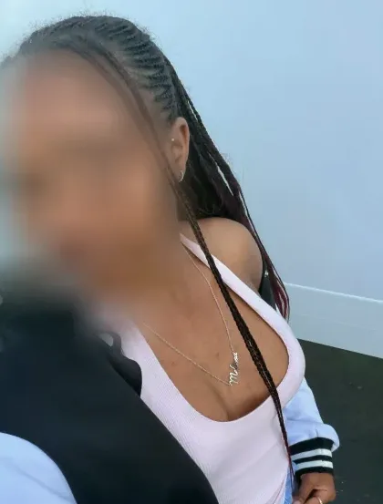 Aisha, 20