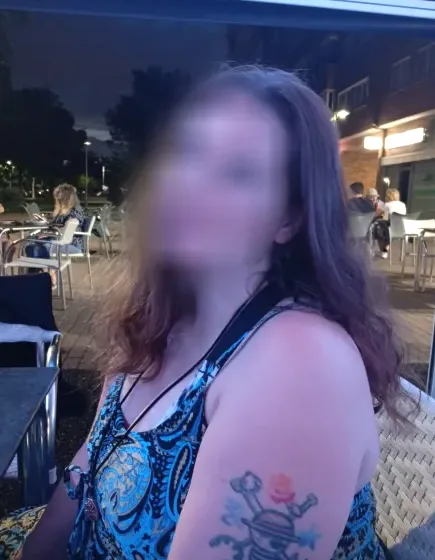Amira, 34