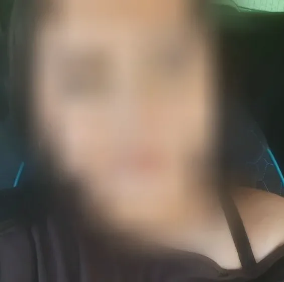 Caitlin, 18