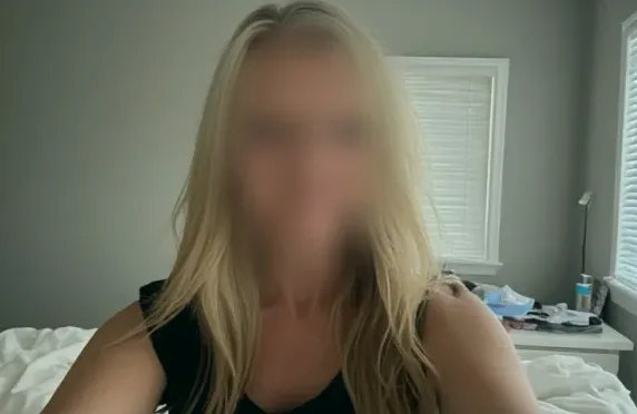 Chloe, 36