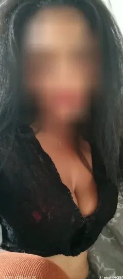 Farah, 36