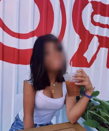 Isabelle, 19