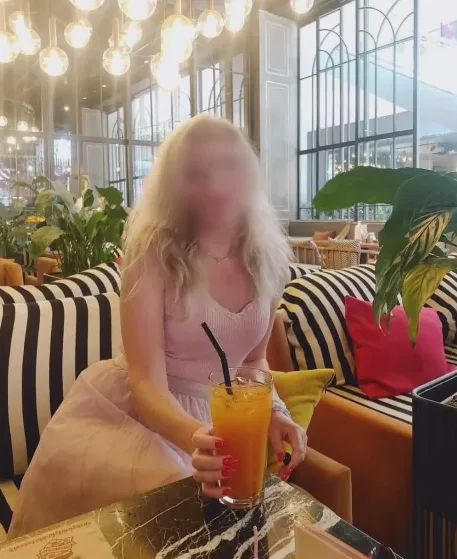 Isabelle, 38