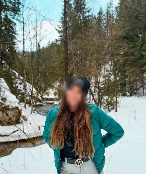 Isobel, 27