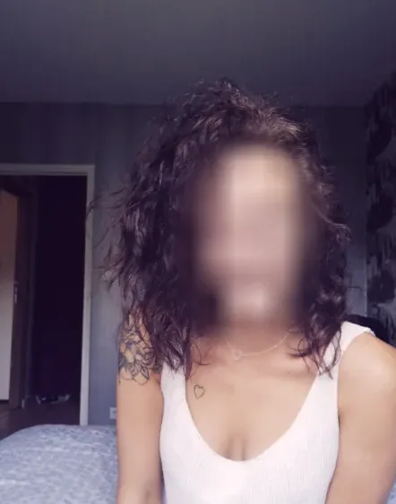 Julia, 30