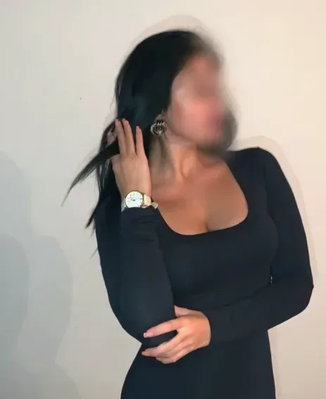 Lauren, 32