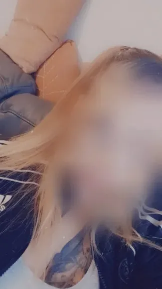 Rhona, 28