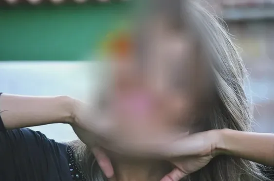 Sadia, 36