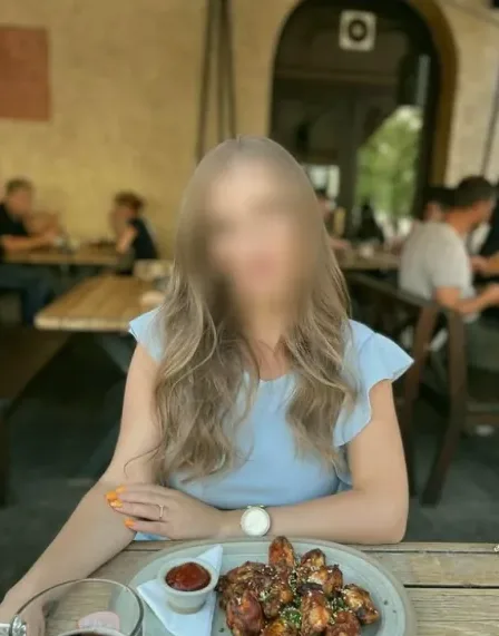 Sarah, 32