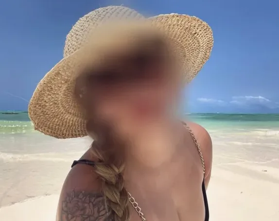Zoe, 20